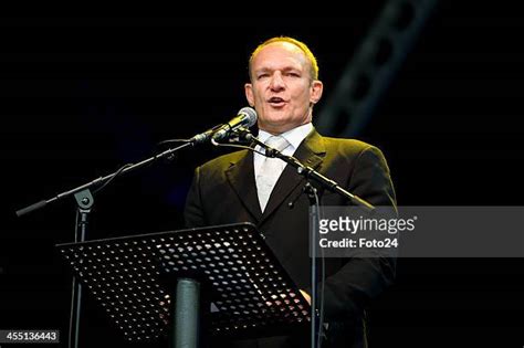 Nelson Mandela Francois Pienaar Photos And Premium High Res Pictures