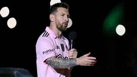 Lionel Messi Vence O The Best E Revolta Torcedores Veja