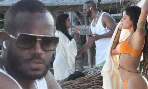 Hot Sexy Summer Wayans Bikini Pics