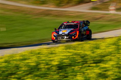 Thierry Neuville y Ott Tänak toman ventaja en el arranque del Rally de