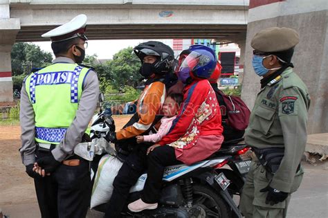 FOTO Hendak Masuk Jakarta Pemudik Dipaksa Putar Balik