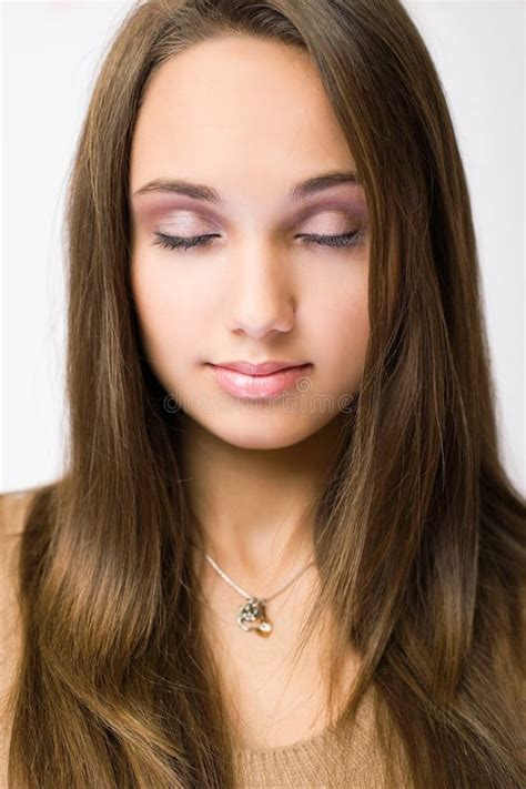 Jeune Brunette Magnifique Saisissant Image Stock Image Du Verticale Caribbean