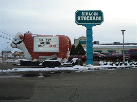 Giant Cow Statue At Sirloin Stockade In Murray Ky