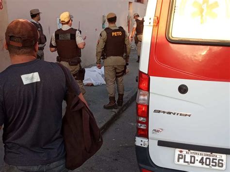 Urgente Homem Assassinado Em Porta De Escola Possu A Antecedentes