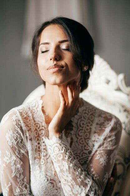 Premium Photo Young Brunette Woman Boudoir In Bride Room