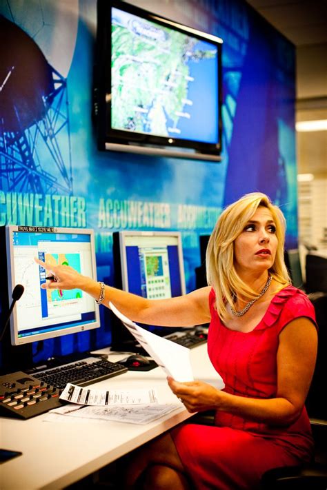 Karen Rogers Meteorologist And Traffic Reporter Karen Rogers Blonde Celebrities Blonde Women