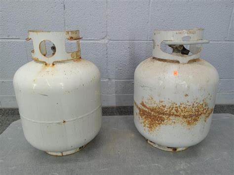 2x The Bid 20 Lb Propane Tanks More Than Half Full Live And Online Auctions On