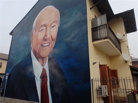 Nichelino Inaugurato Il Murales Dedicato A Piero Angela Continua A