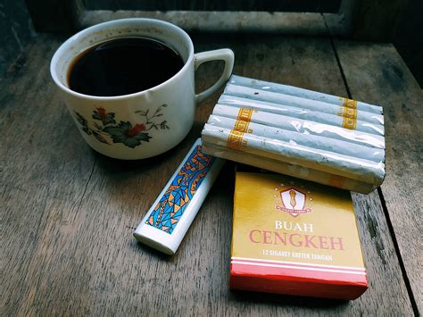 Tahapan Proses Pembuatan Rokok Kretek Tangan – Bungkus Rokok