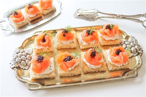 Canapes De Salmon Tintado