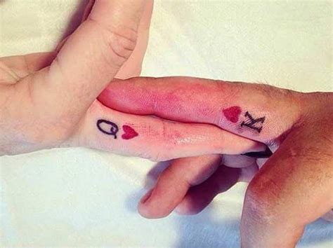 17 Stylish Queen Finger Tattoos