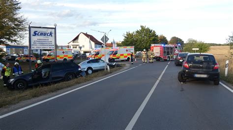 Kettenreaktion Vier Autos In Unfall Verwickelt Drei Personen