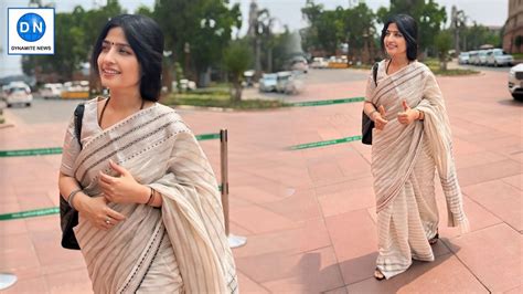 Dimple Yadav Arrives At Parliament In Cheerful Mood To Take Oath As An