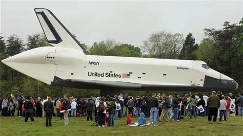 El Transbordador Espacial Enterprise Concluy Hoy Su Traves A Por Aguas