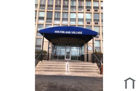 Southland Village Apartments S Michigan Ave In Chicago Il