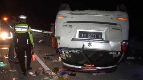 Mobil Pemudik Terbalik Di Ruas Tol Ngawi Bocah 10 Tahun Tewas Di