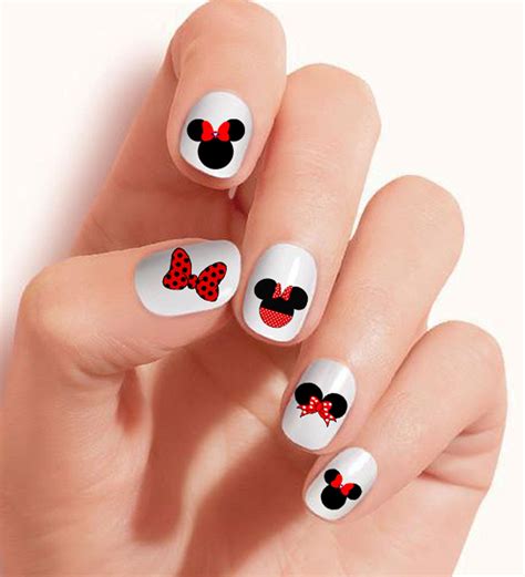 Mickey Mouse Nail Art