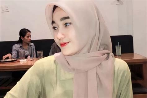 Sosok Dan Potret Cantik Ika Andriyani Mahasiswi Yang Wikwik Di Kamar