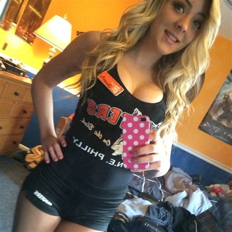 My Local Hooters Waitress Porn Pic