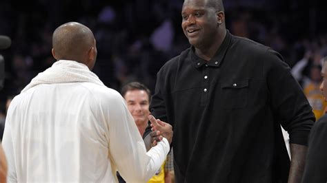 Kobe and Shaq shake hands, hug before Lakers-Warriors game (video ...