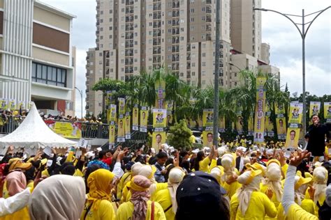 Senam Geulis Gemoy Golkar Ajak Masyarakat Bandung Menangkan Prabowo