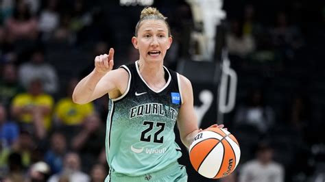 New York Libertys Courtney Vandersloot Receives Wnba Cares Community