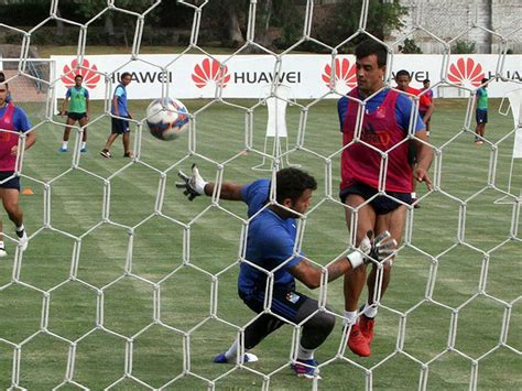 Sporting Cristal Diego Ifrán se divirtió en la práctica luego de su