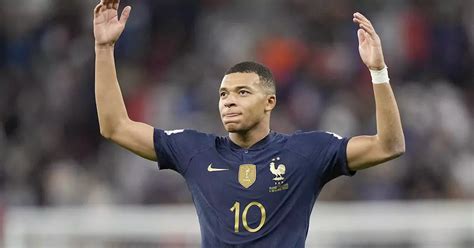 Schlagzeilen Fotos Frankreichs Stürmer Star Kylian Mbappé im Portrait