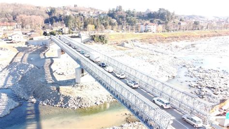 Romagnano il ponte provvisorio è aperto al traffico esultano anche i