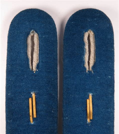 Medical Leutnant's Shoulder Boards
