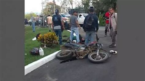 Accidente De Tr Nsito Entre Moto Y Carro Dej A Dos Personas Heridas