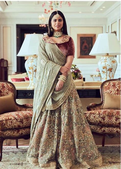 Unique And Trending Dupatta Draping Ideas For Brides Destination Wedding