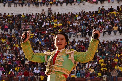 PERÚ TOROS DETALLES DE JUAN CARLOS CUBAS EN LA FERIA DE CHALHUANCA 2012