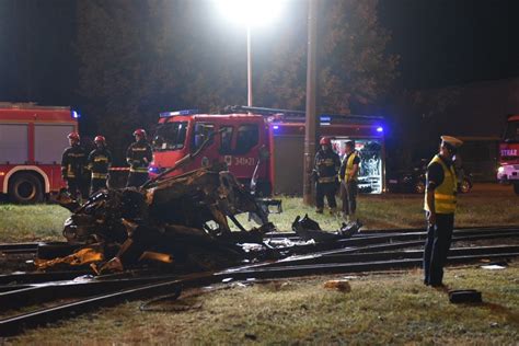 Tragiczny Wypadek Na Ul Wschodniej W Toruniu Auto W P Omieniach Nie