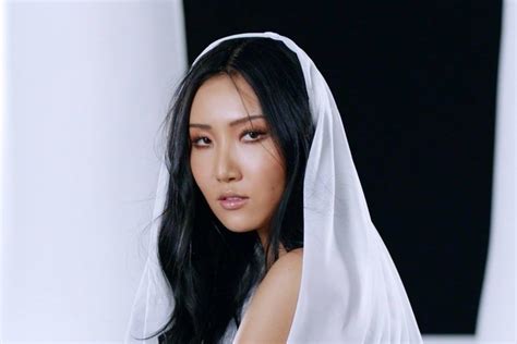 Hwasa De MAMAMOO Dice Que Twit Se Basa En Su Propia Vida Amorosa