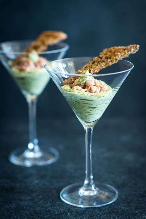 Garnalencocktail Met Avocadocr Me En Rozemarijntoast Voedzaam Snel