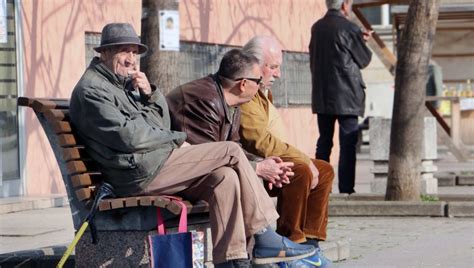 SJAJNE VESTI ZA PENZIONERE Danas leže novac na račune najstarijih