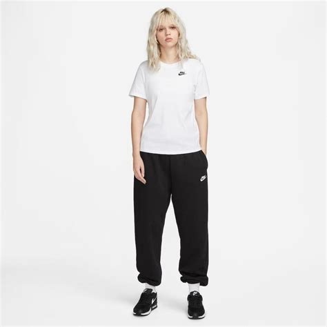 Camiseta Nike Sportswear Club Essentials Feminina Centauro