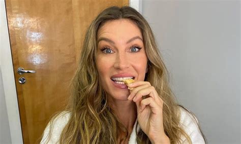 Gisele B Ndchen Lan Ar Livro De Receitas Em Site Rg Moda