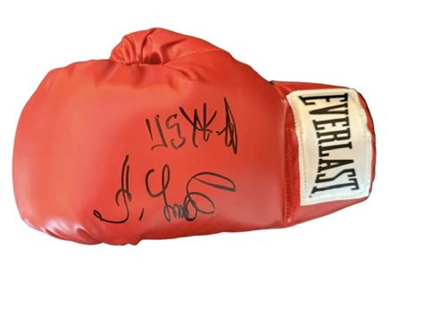 Oleksandr Usyk Signed Red Everlast Boxing Glove Gold Star Memorabilia