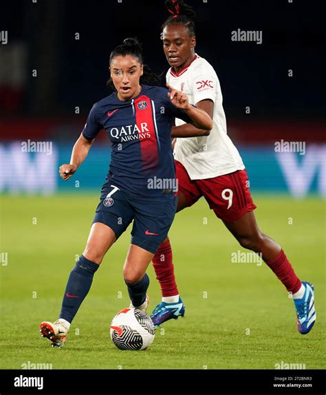 Sakina Karchaoui Izquierda Del Paris Saint Germain Y Melvine Malard