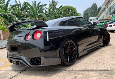 Nissan Gt R R35 Black With Rohana Rfx11 Aftermarket Wheels Wheel Wheel Front