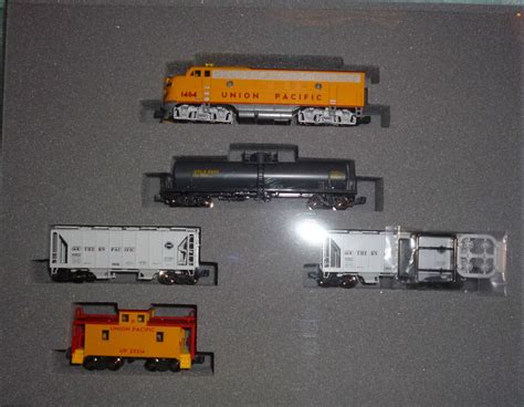 Kato N Scale Union Pacific F7 Freight Train Starter Set NEW 1066272 ...