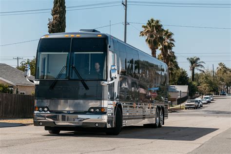 Look Inside a Luxury Tour Bus That Carries Celebrities and Rock Stars ...