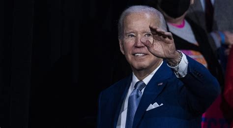 Joe Biden Lands In La For Campaign Visit Potus Easily Wins South Carolina Primary Update