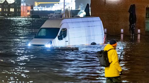 Hochwasser Hohe Pegel an Main und Kinzig Dauerregen verschärft Situation