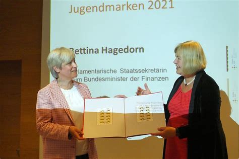 Bmfsfj Bergabe Der Jugendmarken An Caren Marks