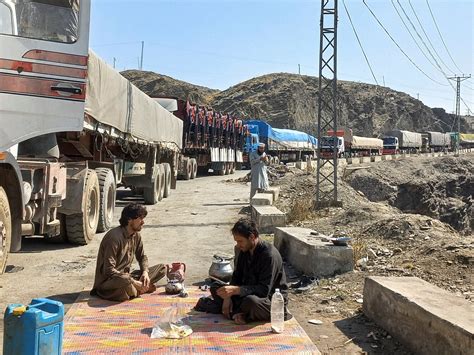 Trade Resumes As Pakistan Afghanistan Reopen Torkham Crossing R