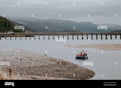 Barmouth bridge hi-res stock photography and images - Alamy