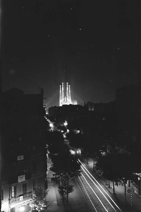 Vista Nocturna De La Fachada De La Natividad 1952 Templo Expiatorio